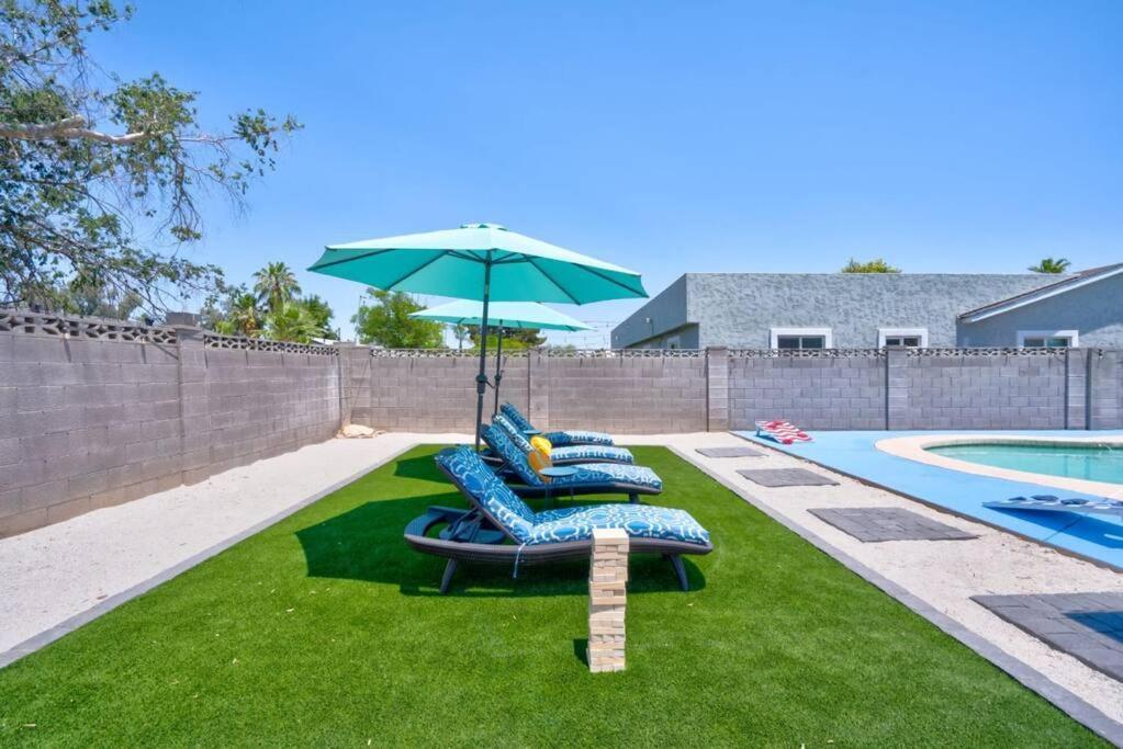 Fab Phx Getaway W/ Pool & Fire Pit Phoenix Exterior foto