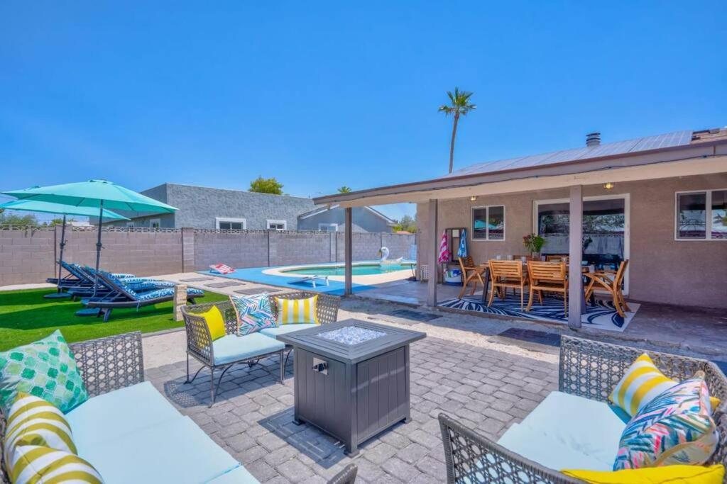 Fab Phx Getaway W/ Pool & Fire Pit Phoenix Exterior foto
