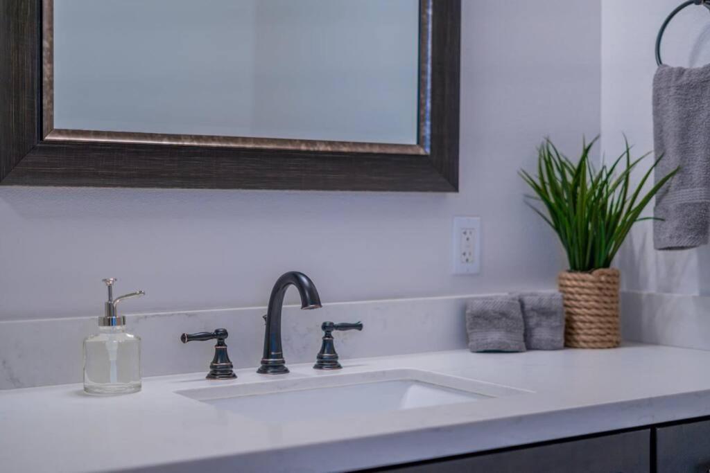 Fab Phx Getaway W/ Pool & Fire Pit Phoenix Exterior foto